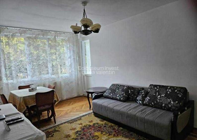Apartament 3 camere, decomandat - zona Garii