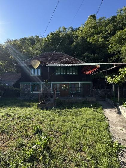 Casa cu teren de vanzare Petrila - 1