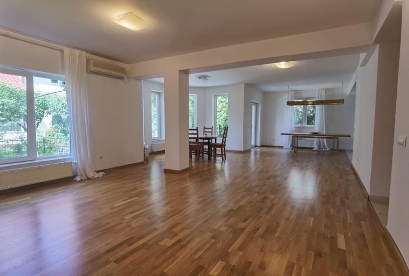 Vila moderna in cartier rezidential cu spatii comune pentru copii - 1