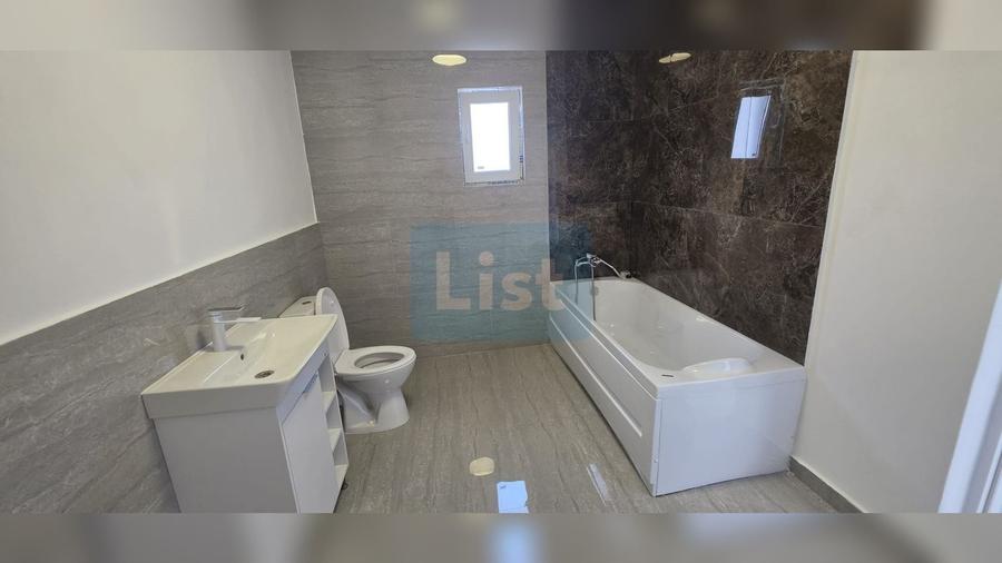Casă cu 3 camere cu Teren 300 Mp în Centura