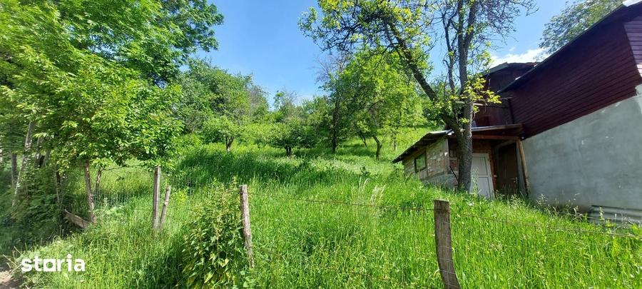 Casă cu 2 camere decomandat cu Teren 1745 Mp în Central