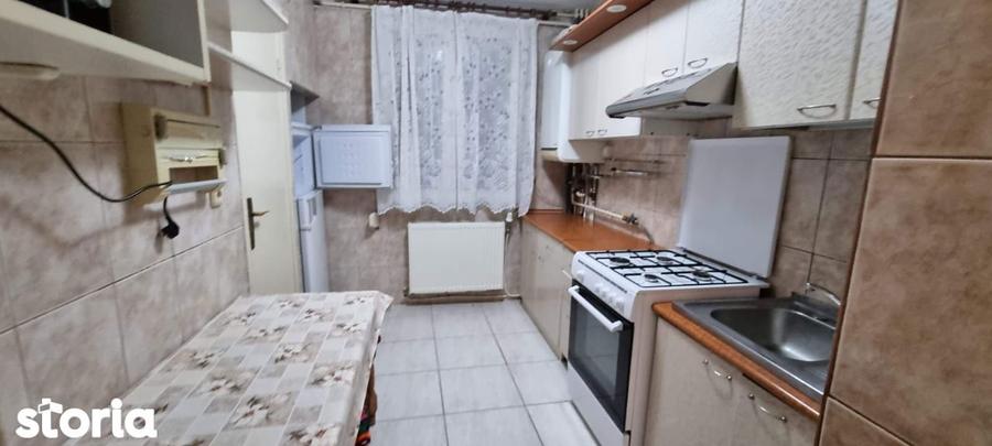 Apartament cu 3 camere decomandat, mobilat în Berceni