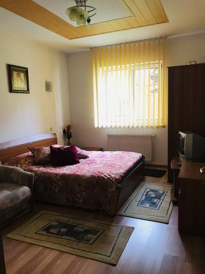 Casă individuală cu 8 camere cu Teren 260 Mp în Ultracentral