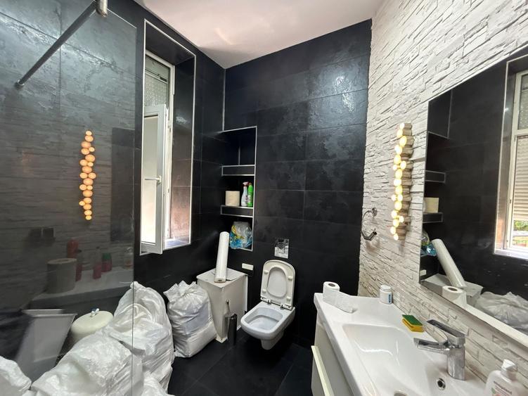 Apartament cu 4 camere semidecomandat în Universitate