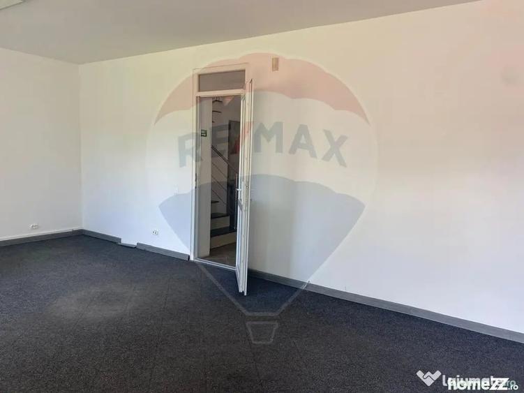 Casă cu 5 camere cu Teren 188 Mp în Vitan