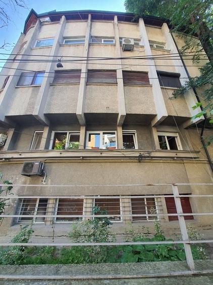 Apartament cu 2 camere semidecomandat, mobilat în Primăverii