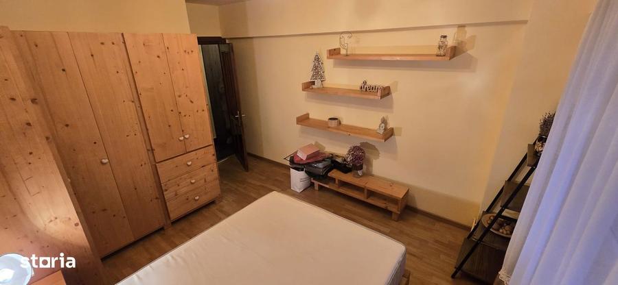 Apartament cu 3 camere decomandat în Astra
