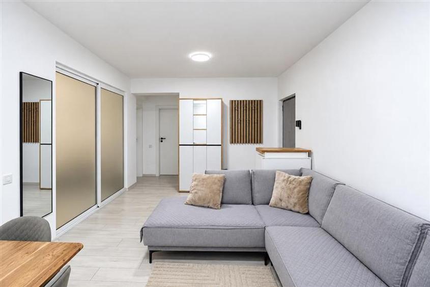Apartament cu 3 camere decomandat, mobilat în Triaj