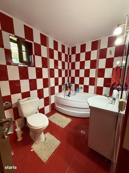 Casă cu 4 camere în Central
