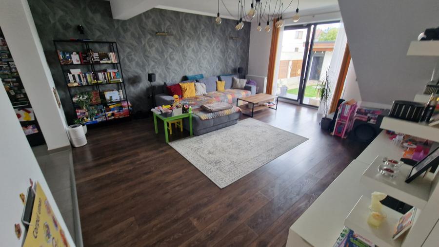 Casă cu 3 camere cu Teren 470 Mp în Sânpetru