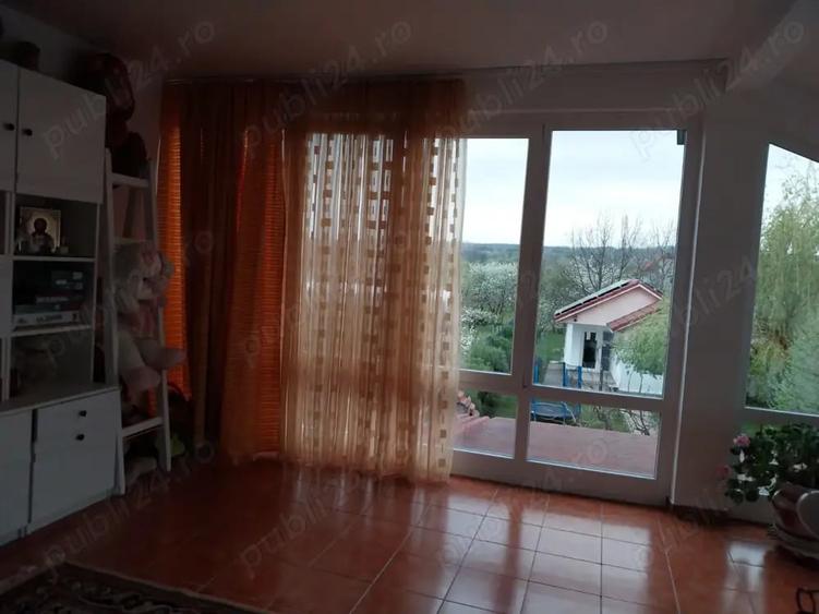 Casă cu 6 camere în Motru