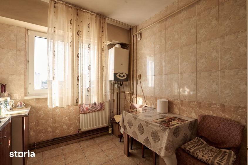 Apartament cu 3 camere decomandat, mobilat în Calea București