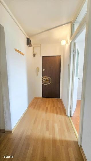 Apartament cu 4 camere decomandat în Micro 16
