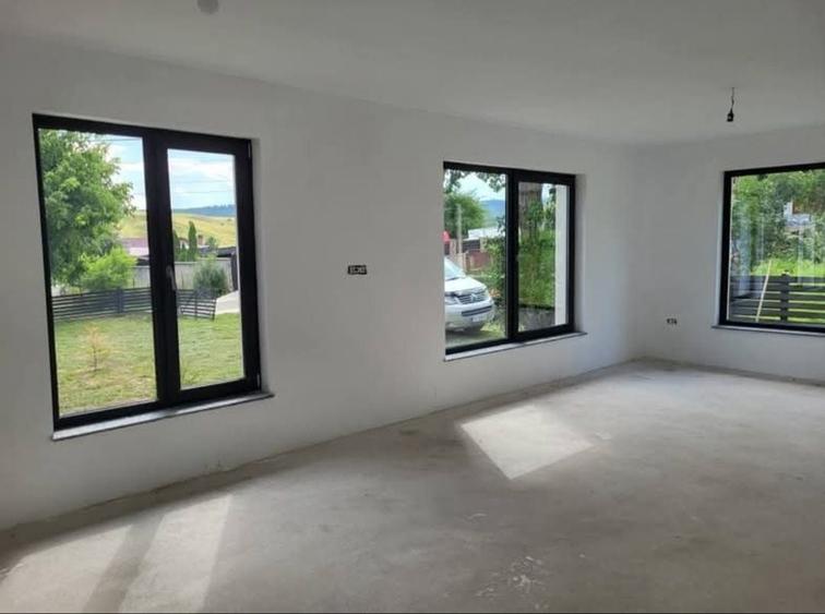 Casă cu 4 camere în Ciprian Porumbescu