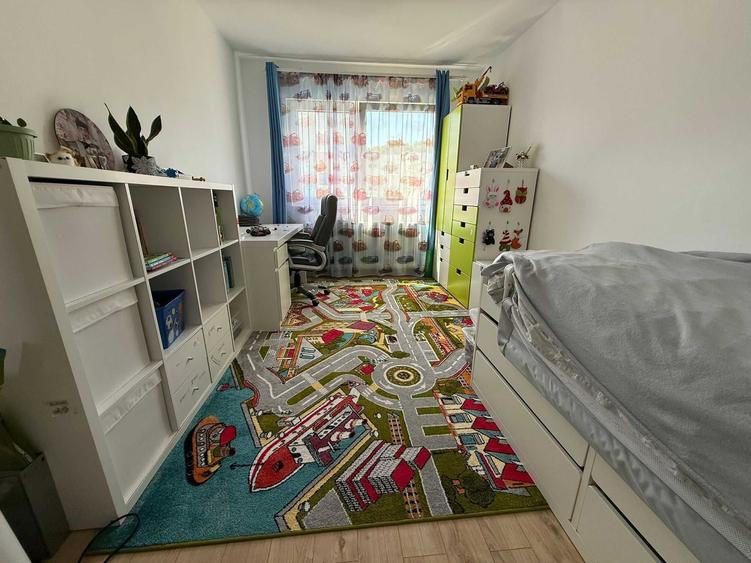 Inchiriez apartament 4 camere decomandate 1 baie etaj 4/4 - 2