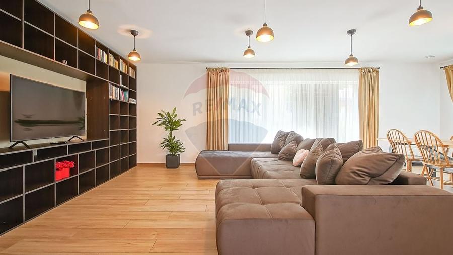 Casă individuală cu 4 camere cu Teren 387 Mp în Stupini
