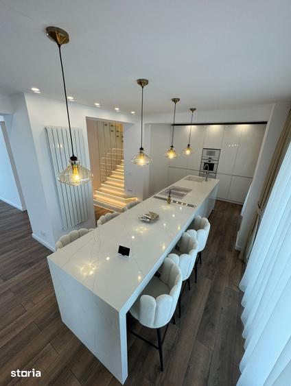 Casă cu 5 camere cu Teren 425 Mp în Mărăști