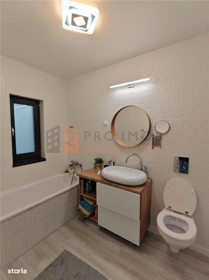 Casă cu 6 camere decomandat cu Canalizare în Micro 5