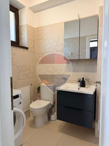 Casă individuală cu 4 camere cu Teren 300 Mp în Central