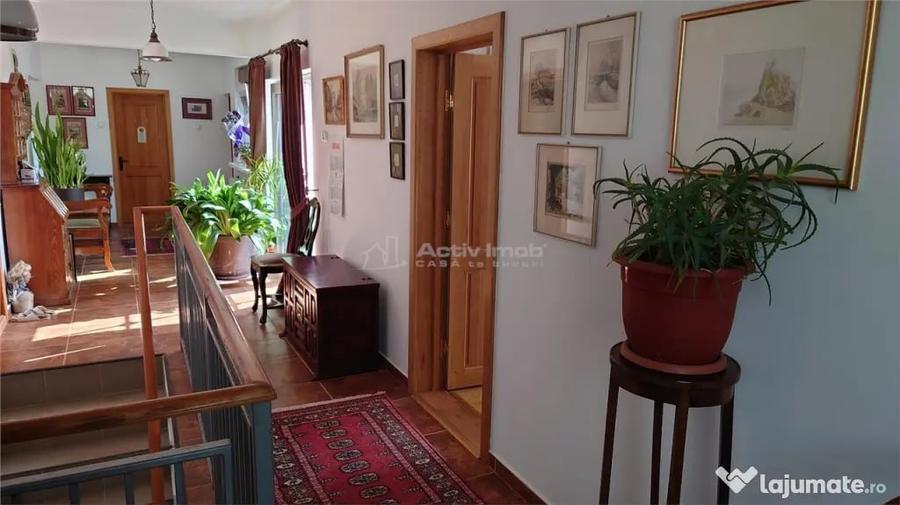 Casă cu 5 camere cu Teren 7241 Mp în Central