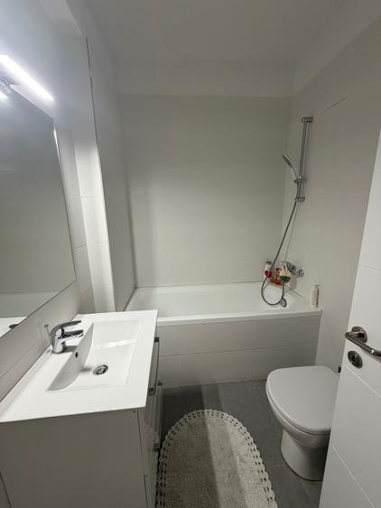 Apartament cu 3 camere decomandat în Sisești