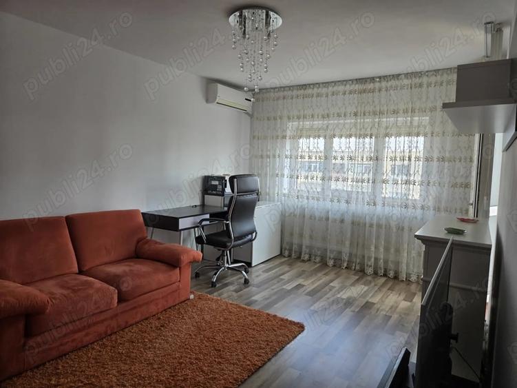 Apartament cu 3 camere decomandat în Sud