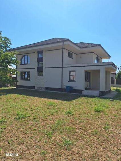 Casă cu 5 camere cu Teren 783 Mp în Cornu