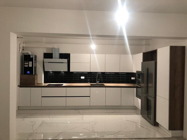 Apartament cu 3 camere decomandat în Exterior Vest