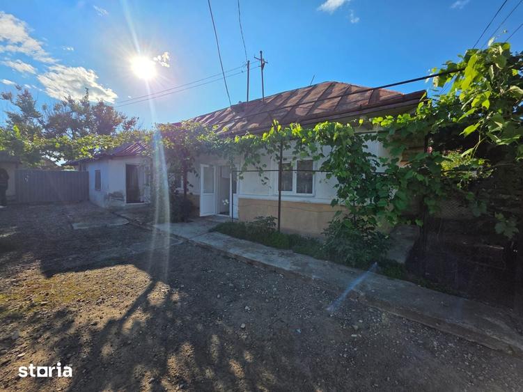 Casă cu 2 camere cu Teren 580 Mp în Central