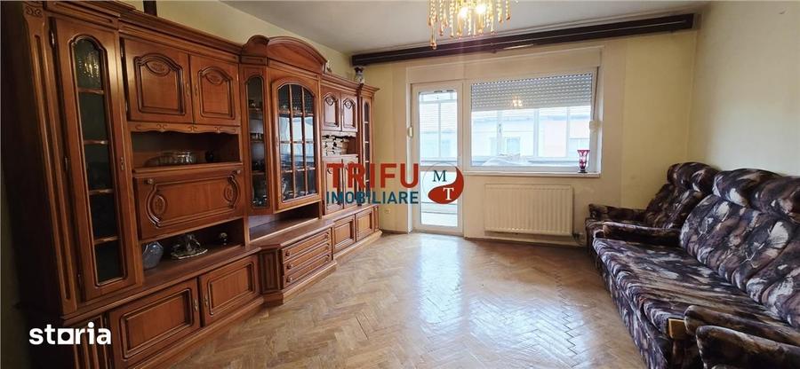 Apartament cu 3 camere decomandat în Cetate