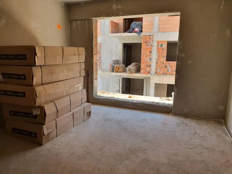 Apartament cu 3 camere decomandat în Theodor Pallady