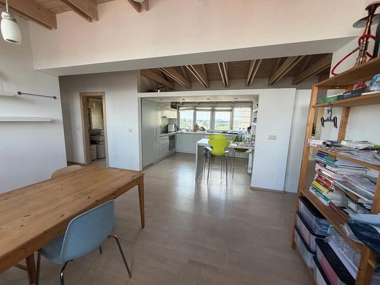 Apartament cu 5 camere decomandat în Central