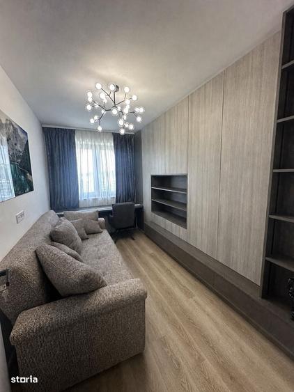 Apartament cu 3 camere decomandat în Exterior Vest