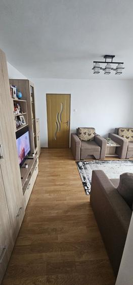 Apartament cu 2 camere semidecomandat în Gojdu