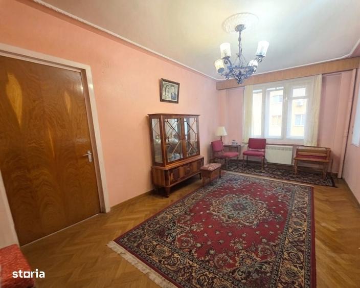 Apartament cu 3 camere decomandat în Scriitorilor