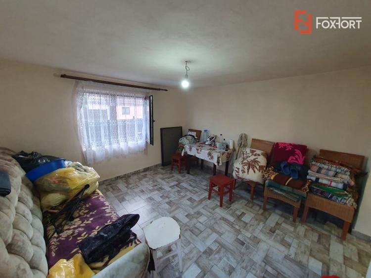 Casă individuală cu 6 camere cu Teren 1200 Mp în Gătaia