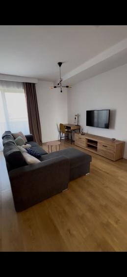 Apartament cu 2 camere decomandat în Apărătorii Patriei