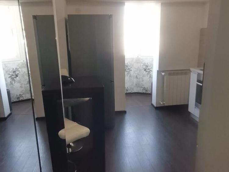 Garsonieră decomandată în Decebal