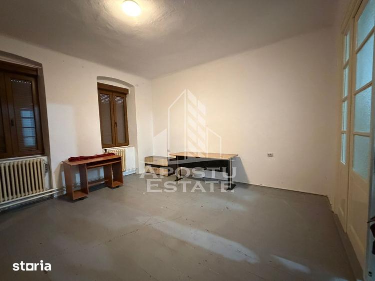 Casă cu 2 camere cu Teren 300 Mp în Girocului