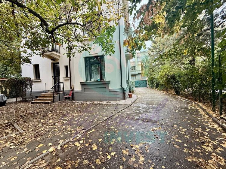 Apartament cu 4 camere decomandat în Calea Călărașilor