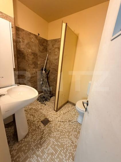 Casă individuală cu 6 camere cu Canalizare în Schei