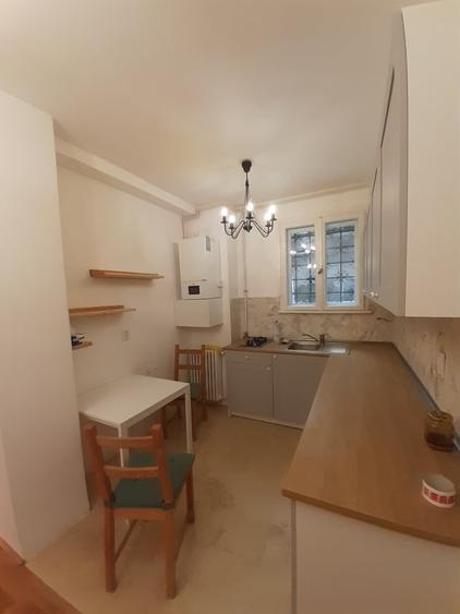 Apartament cu 4 camere decomandat în Tei