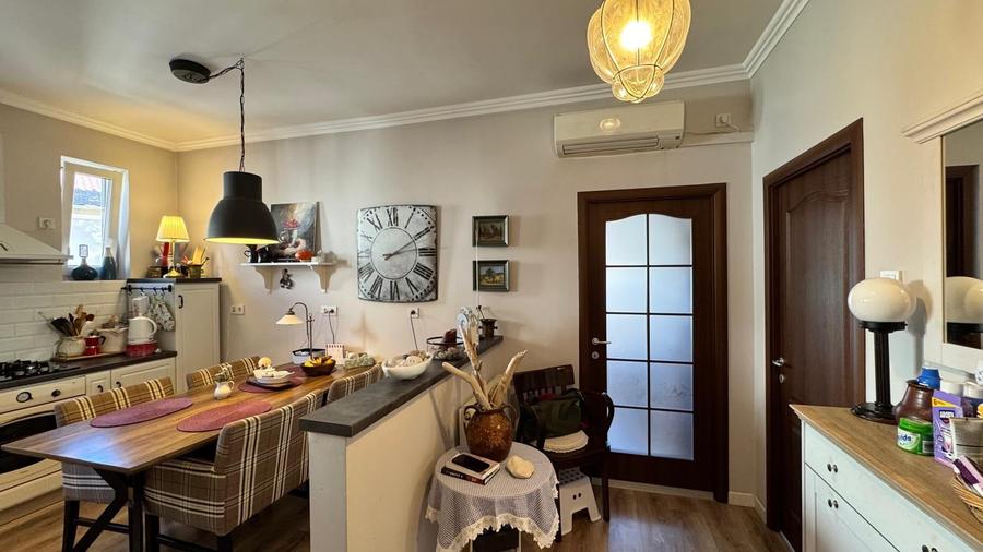 Apartament cu 3 camere decomandat în Central