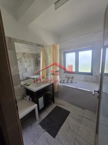 Casă cu Teren 3300 Mp în Cornu