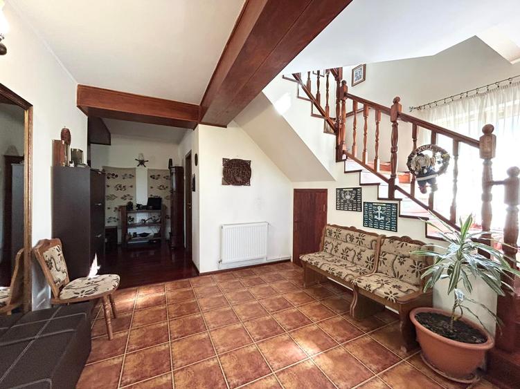 Casă individuală cu 5 camere cu Teren 1500 Mp în Bucium
