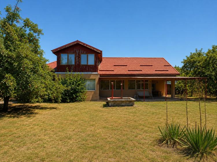 Casă individuală cu 4 camere cu Teren 1528 Mp în Letca Veche