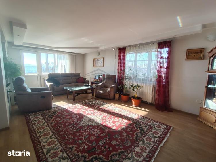 Casă cu 6 camere cu Teren 1000 Mp în Șcheia