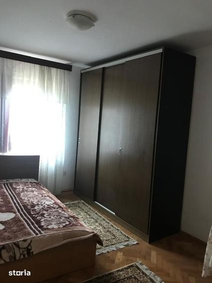 Casă cu 6 camere cu Teren 2559 Mp în Peștișani