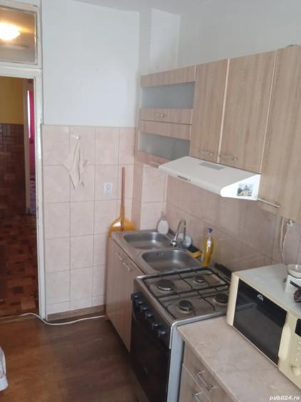 Apartament cu 4 camere decomandat în Central