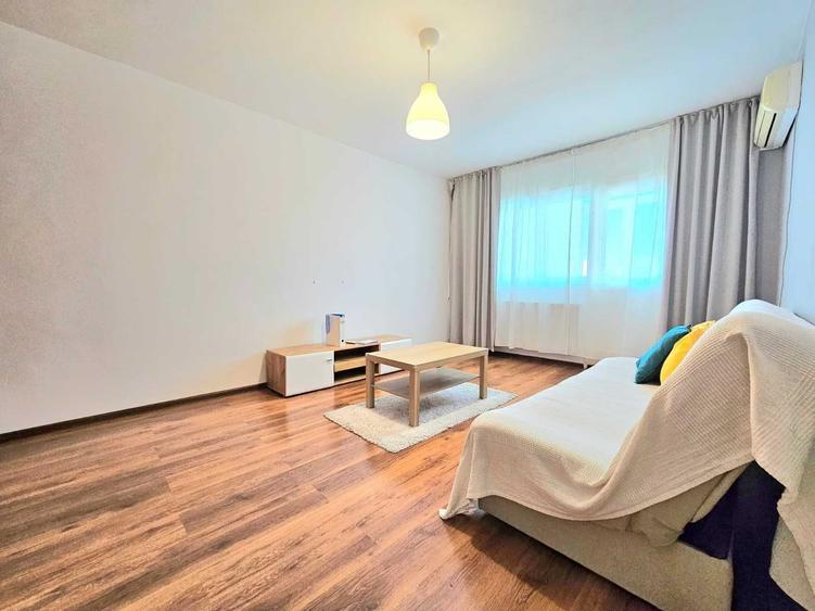 Apartament cu 3 camere decomandat în Tineretului